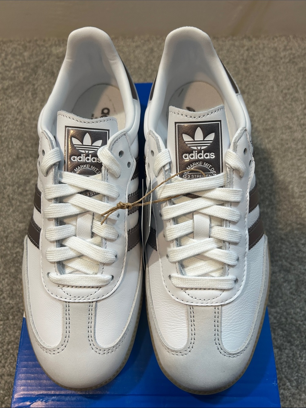 Women adidas Samba OG in White cloud with metallic silver and gum bottom soles - Picture 4 of 6